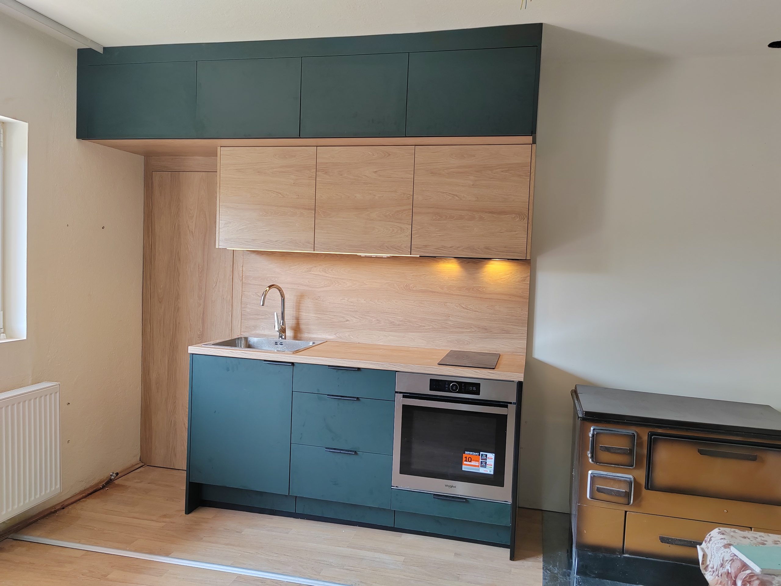 Kuhinja Egger iverica zeleno-hrast